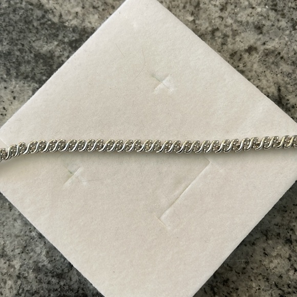 Beautiful, and unique sterling silver elegant diamond tennis necklace - Picture 2 of 3